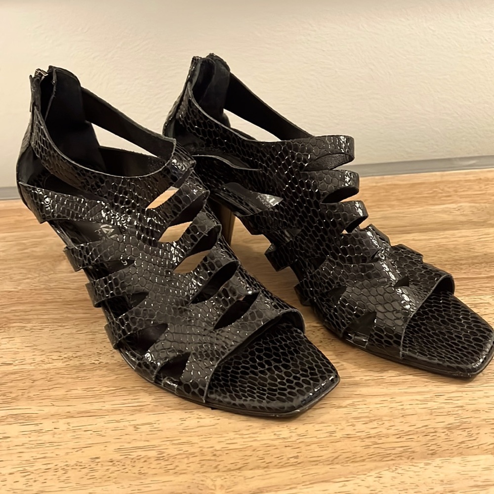 Aquatalia Size 9. Black Snakeskin. Patent Leather Cutout. Stacked wood heel.